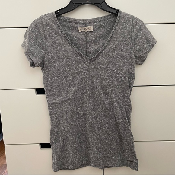 Abercrombie & Fitch Heather Gray V-Neck Tee - Picture 1 of 4
